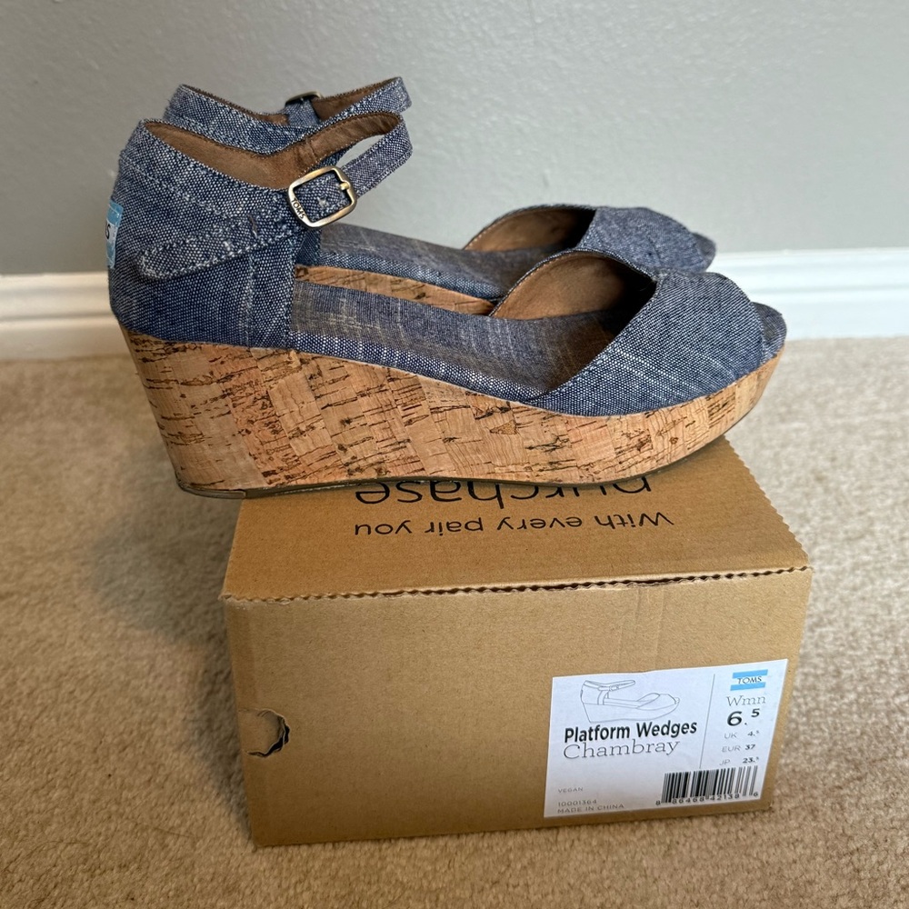 TOMS Chambray Platform Wedges Size 6.5